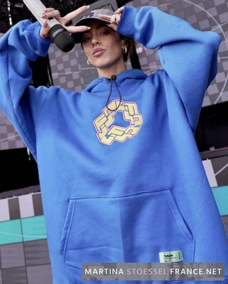 FMll2KHXIAkYm_g.jpg