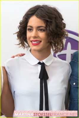 martina-stoessel-gold-record-violetta-germany-stop-01.jpg
