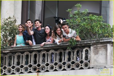 martina-stoessel-milan-violetta-balcony-02.jpg