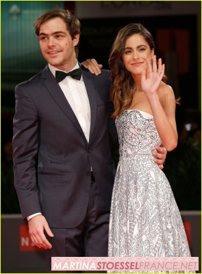 martina-stoessel-peter-lanzani-kiss-venice-film-festival-07.jpg