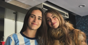 Lire la suite à propos de l’article Tini et Rodrigo à un match (23/08)